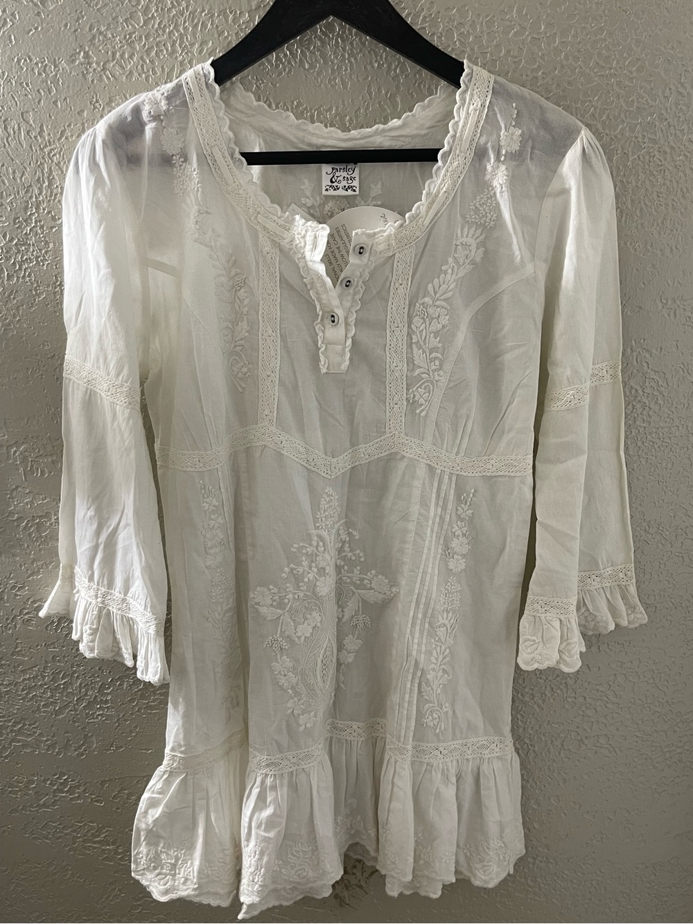 Parsley & Sage Women's White Floral Embroidered Dress NWT